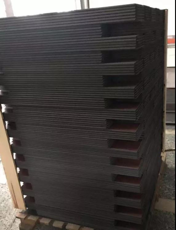 利用竹炭做成的板材，外表虽“其貌不扬”但功效“小清新”