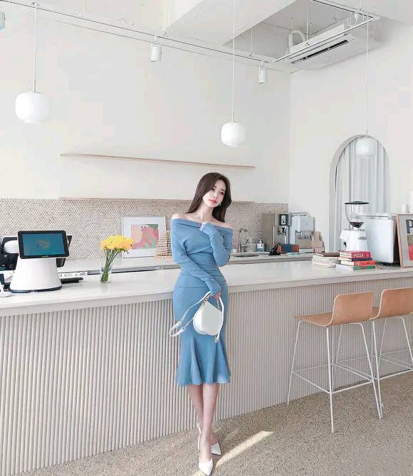 孙允珠淡黄色格子条纹鱼尾裙穿搭,孙允珠肉桂鱼尾裙