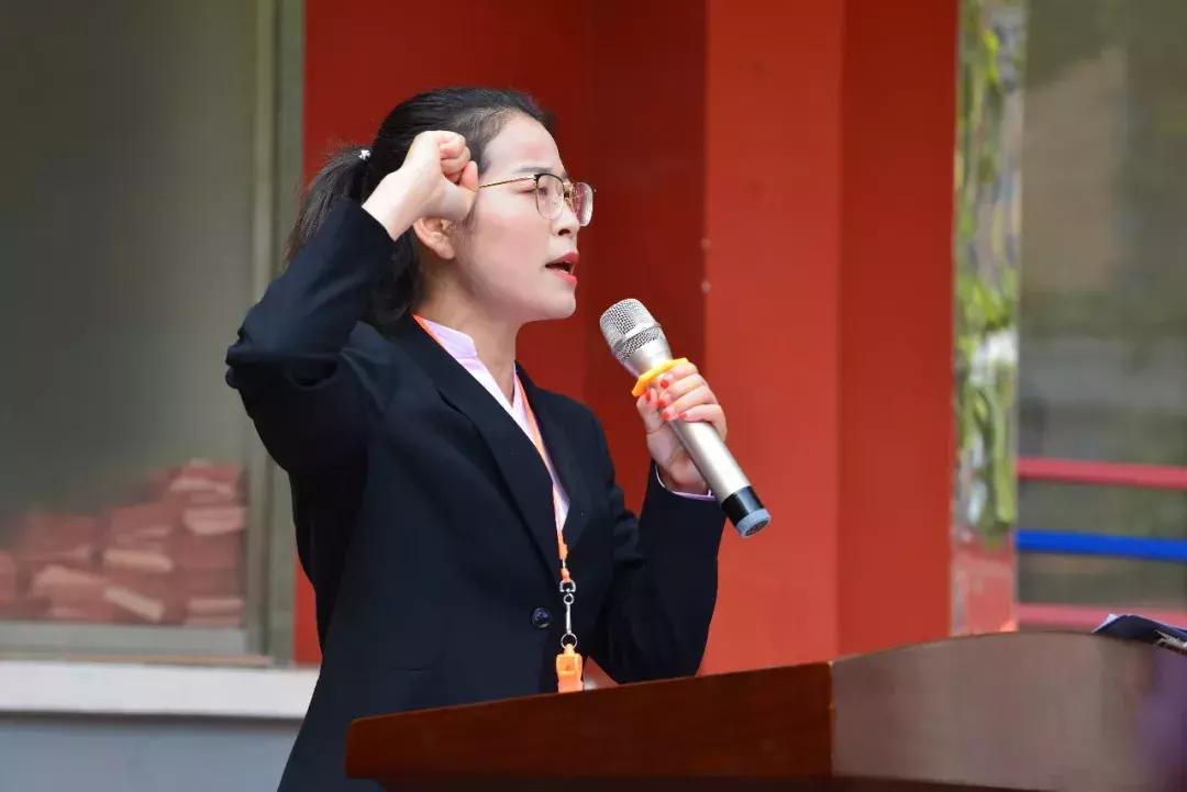 绿茵草地挥斥方遒阳光体育梦圆今朝