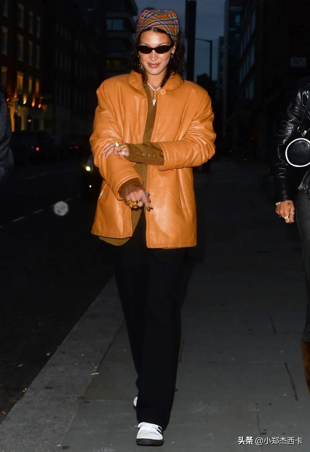 52岁王菲全身照,52岁王菲惊艳的照