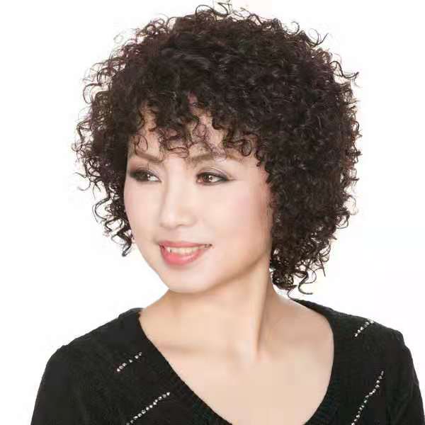 50岁女人洋气减龄短卷发型,50岁短发小卷满头烫