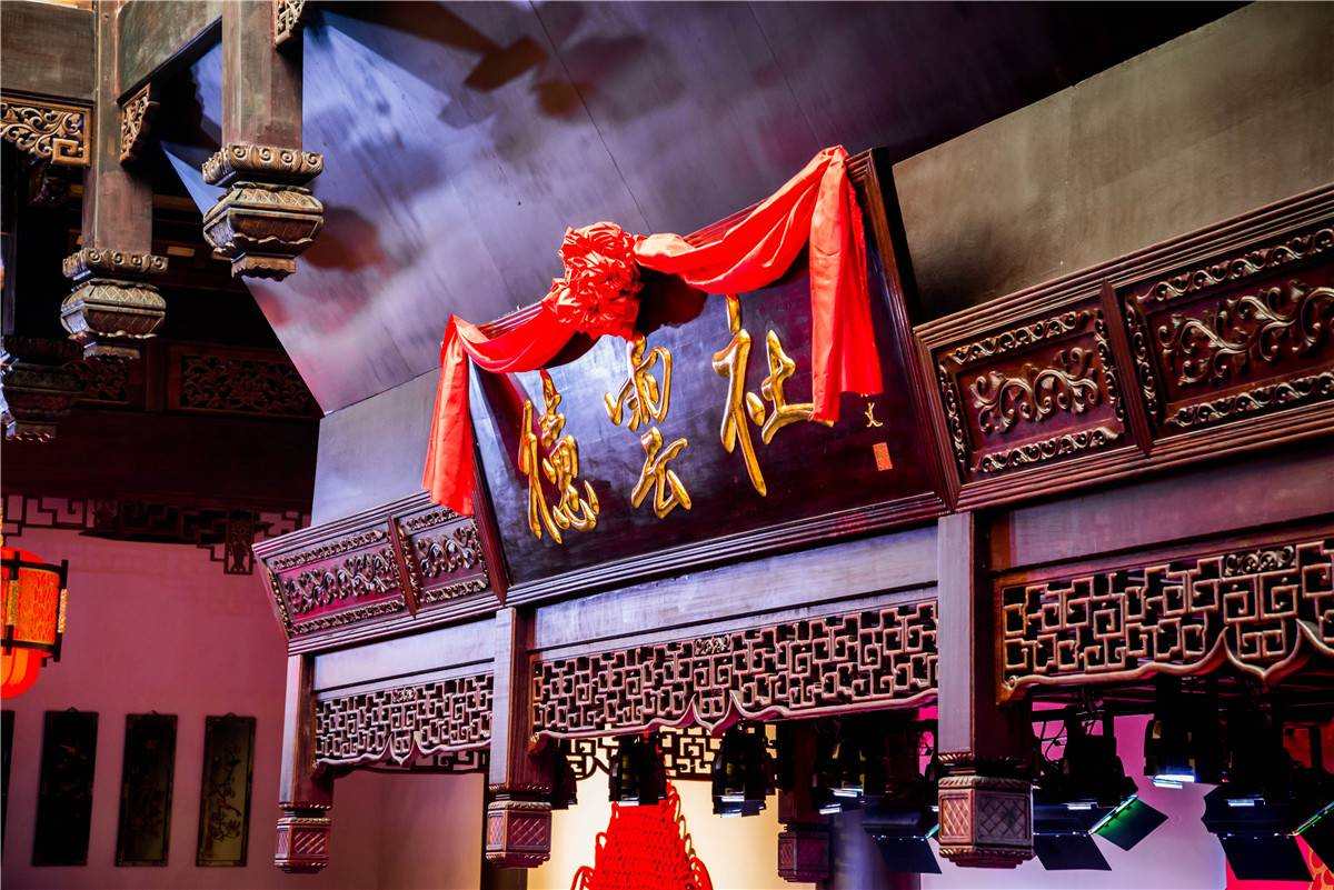 德云社郭德纲赵本山,德云社赚了多少钱