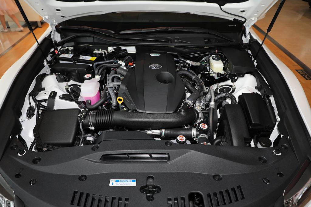 皇冠14代2.0t运动版测评,2020皇冠顶配测评