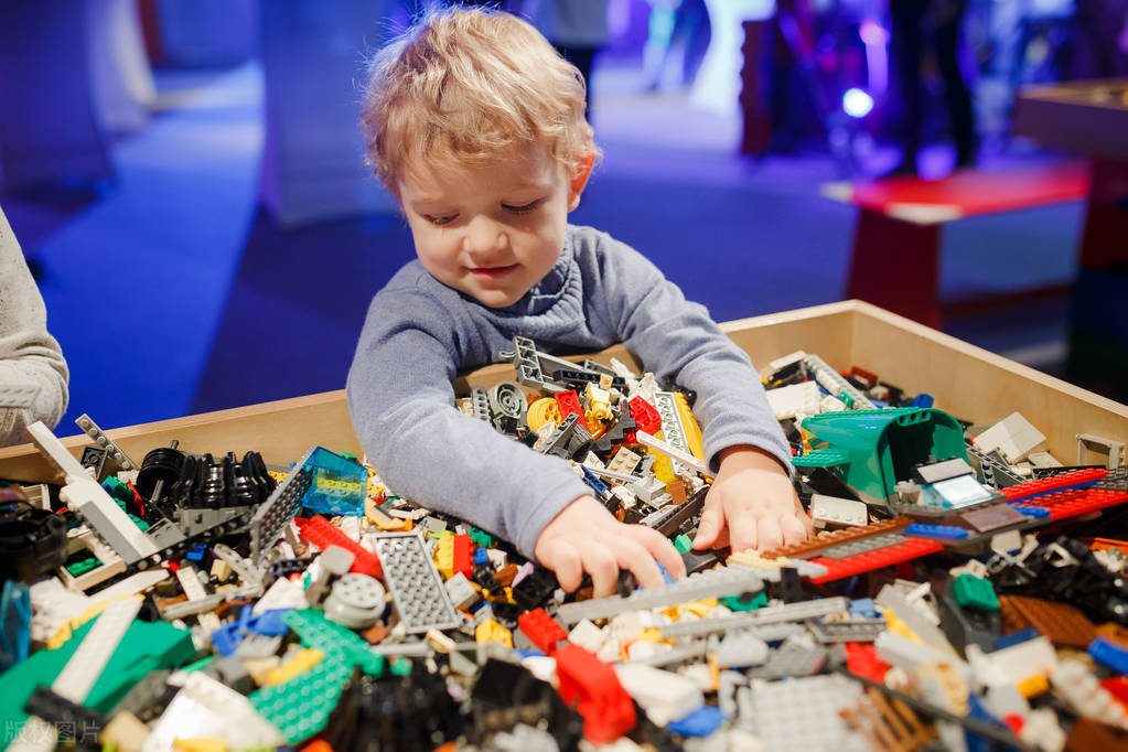 如何通过积木搭建增进孩子的能力,儿童积木搭建的100种方法幼儿园