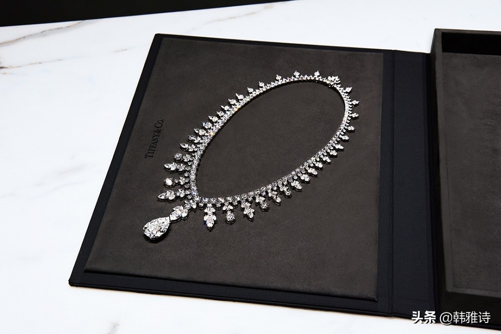 ladygaga戴的黄钻,ladygaga19年奥斯卡佩戴的珠宝