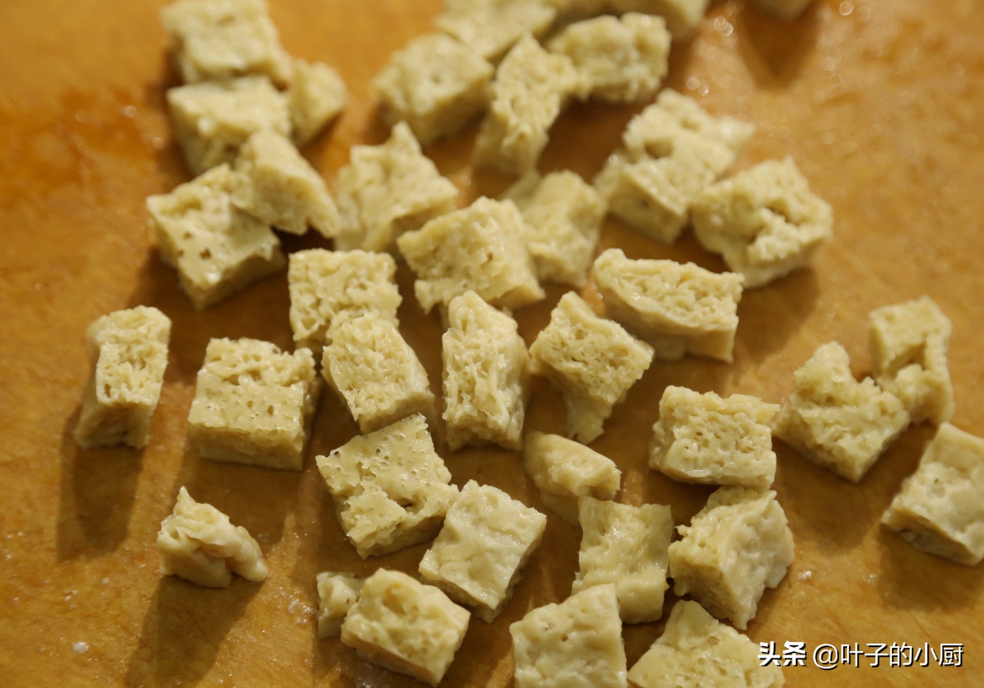 又到了吃凉皮擀面皮的季节,凉皮又软又劲道