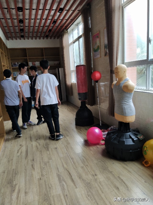 怎么对学生心理危机进行评估呢,如何对学生进行心理危机干预