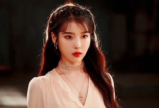 韩国李知恩iu牛仔裤,iu李知恩韩国跑男是哪一期