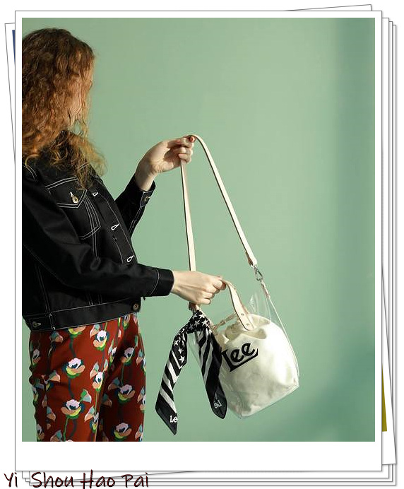 pvc包包的时髦搭配瞬间,2022春夏流行小清新包包