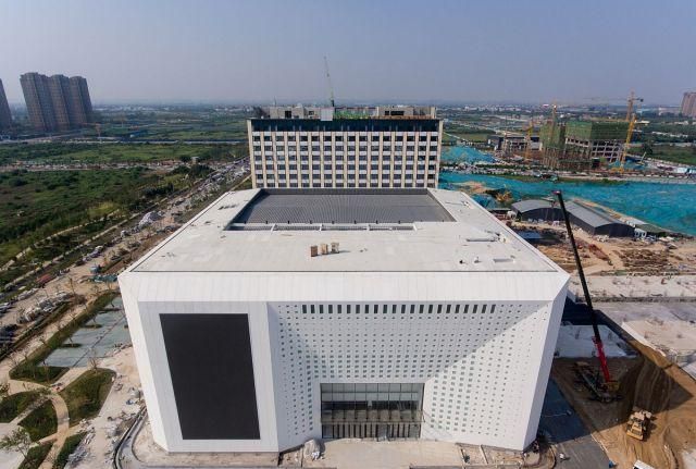 解析河南省郑州市的网络空间科技馆：像老式收音机，也像平躺机箱