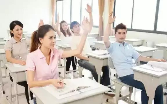 大学如何准备一个精彩的自我介绍,大一高情商的自我介绍男生简短