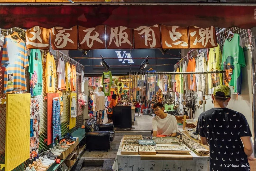 武汉步行街摆地摊,在武汉摆地摊的老乡们