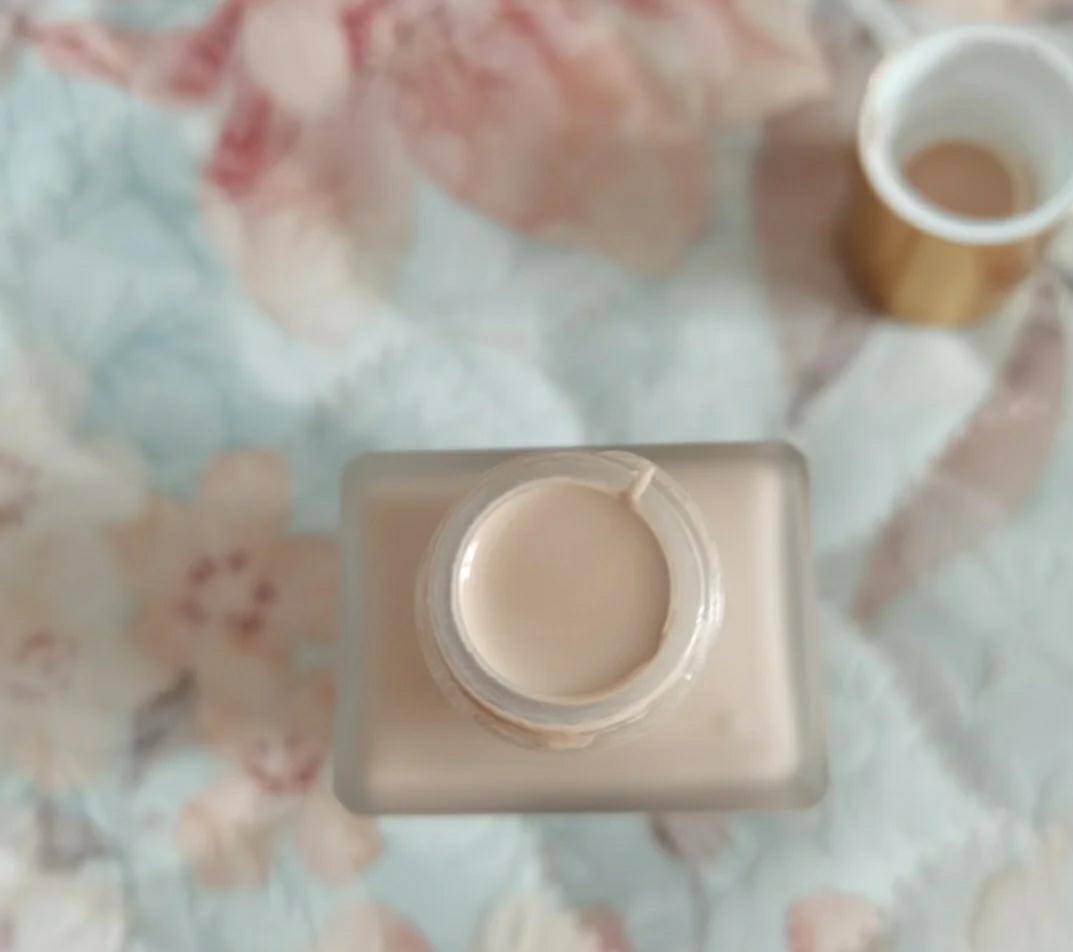 雅诗兰黛粉底液怎么样用才不浮粉,雅诗兰黛粉底液适合干皮肤吗