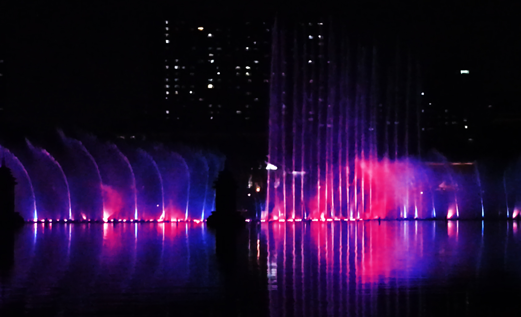 大明湖的灯光晚上几点开,大明湖的灯光秀美爆了