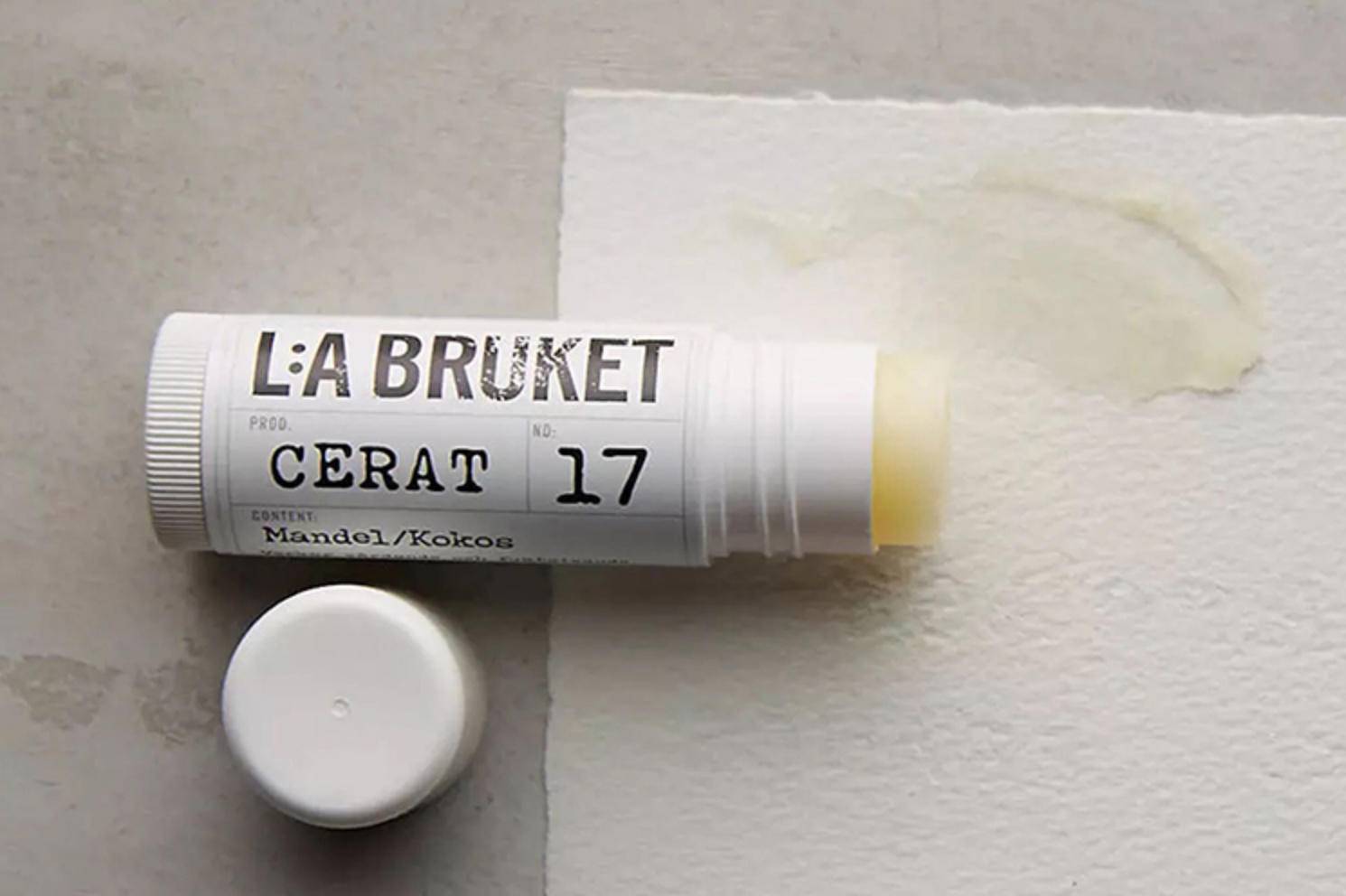 嘴唇水嘟嘟的太可爱了，但你的怎么还那么干瘪