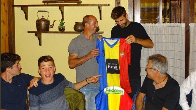 巴萨比赛中皮克怒斥姆巴佩,皮克对巴萨做了什么