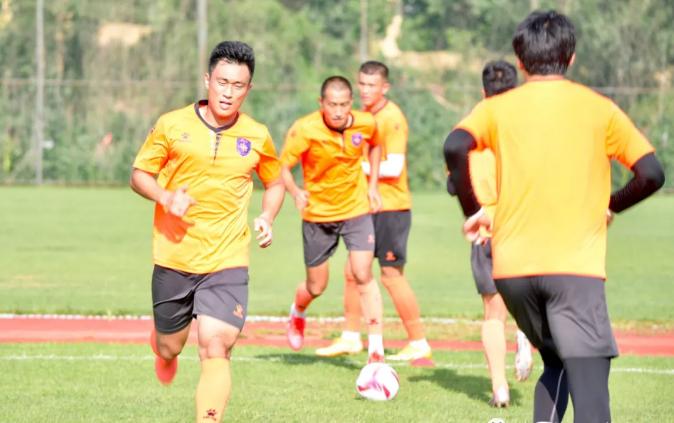 青岛海牛主教练最新消息,青岛海牛主帅殷铁生点评刘军帅