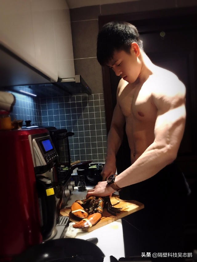 李佳淇，一个身材灰常好的健身教练