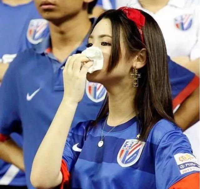 足球运动员喜欢的女孩,喜欢足球的女孩