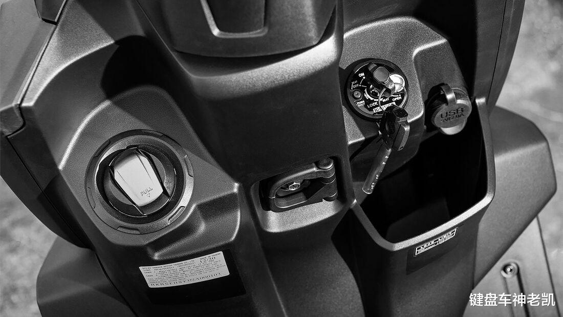 雅马哈zuma试驾视频,全新跨界冒险踏板zuma祖玛