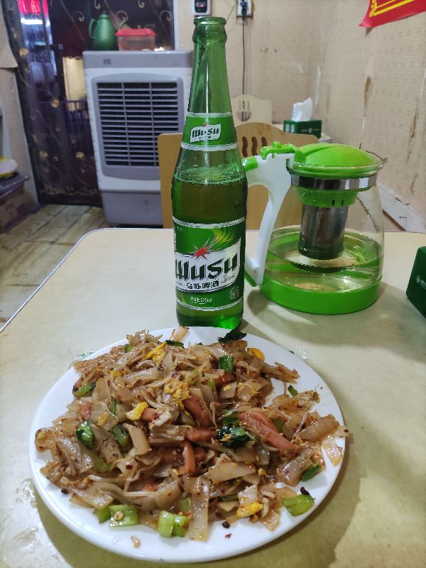 乌鲁木齐一企业大经理隐藏街头开小吃，月收入近万！听听他的故事