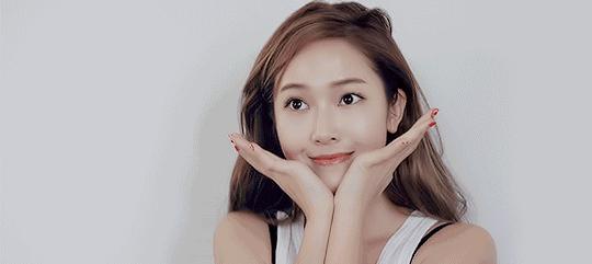 女人年纪越大嘴唇颜色越暗,女性年龄大唇色苍白