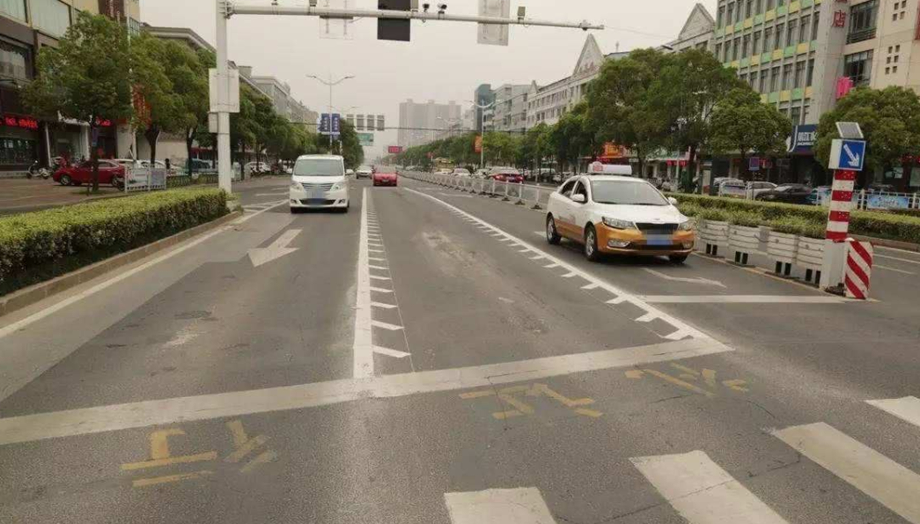 所有车道都是锯齿车道什么意思,有锯齿车道是什么意思