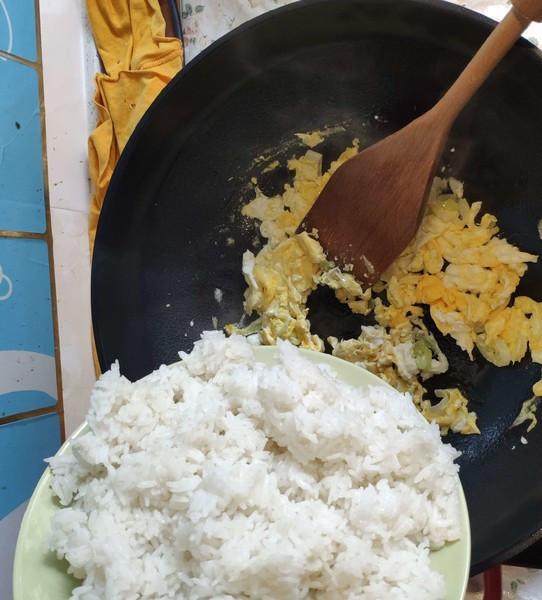怎么能炒出跟饭店一样美味的炒饭,火腿炒蛋炒饭的做法大全图解