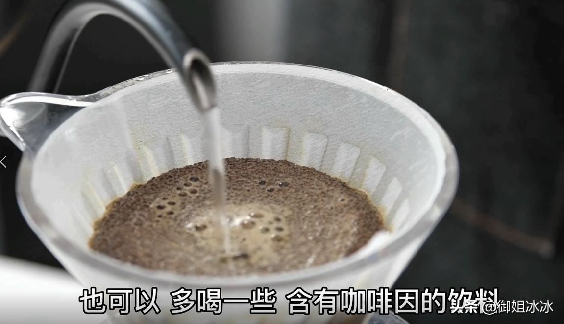 三个动作练出翘下巴,三个动作轻松瘦下巴