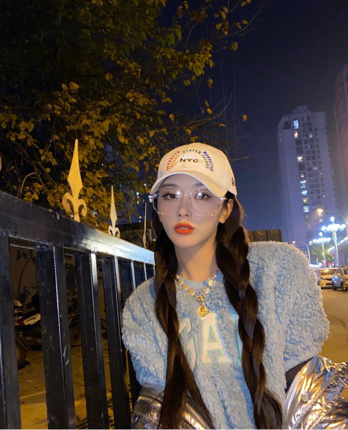 绉嬪啲瀛ｄ笁鍚堜竴瓒呯骇濂界湅闃查淇濇殩,绉嬪啲淇濇殩绌挎惌姣涚粧