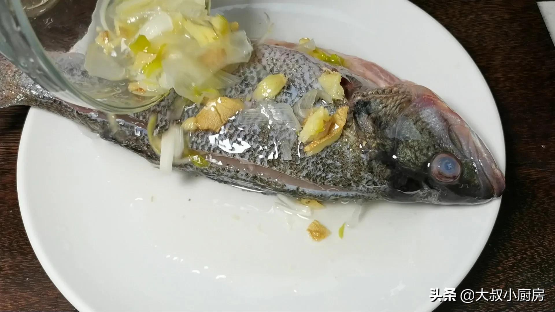 清蒸鲈鱼正确做法要放料酒吗,清蒸鲈鱼放哪些调料比较好吃