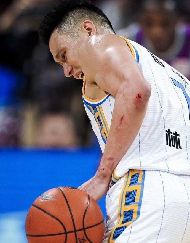 林书豪突破被恶意犯规,为啥林书豪被恶意犯规这么多