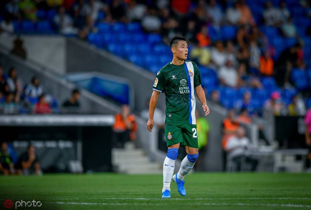 武磊身披7号球衣视频,武磊7号球衣多一点