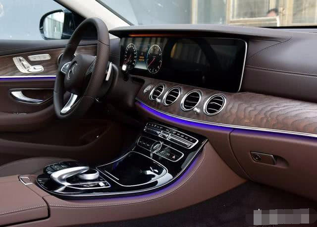 号称奔驰小s的车,奔驰小s白色售价多少