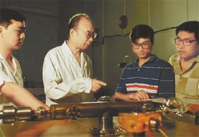 高伯龙作品,高伯龙讲述国防科技