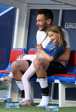 盘点足球巨星父爱如山的感人瞬间,足球球星场上的暖心时刻