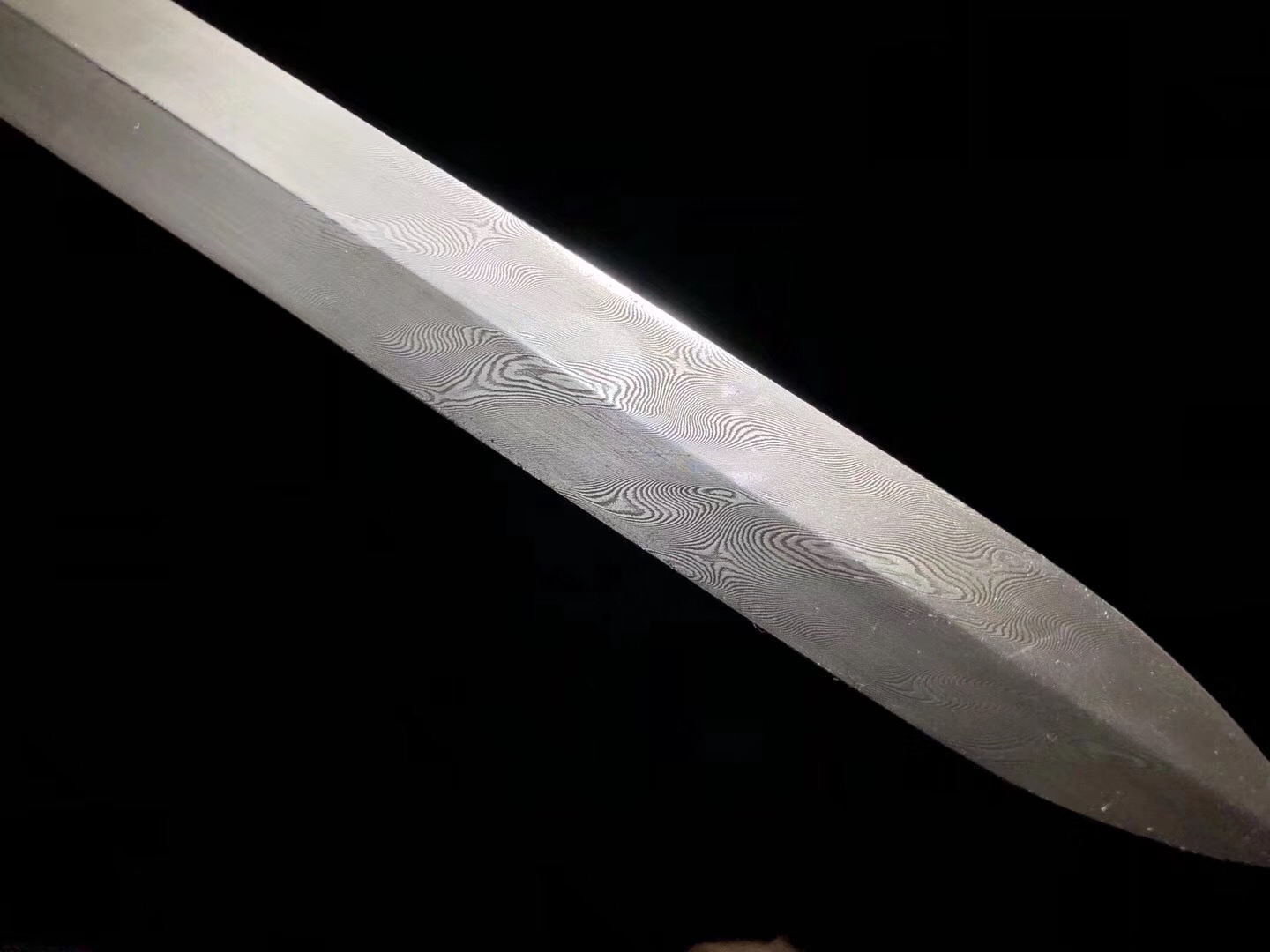 百炼钢花纹钢高锰钢的区别,百炼钢和千层钢的区别