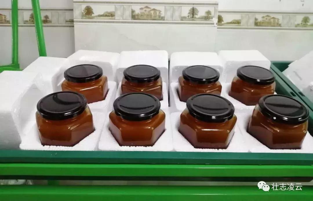 百色凌云县贫困群众有了售货专窗