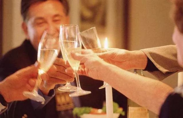 红薯不能和鸡蛋同食是真的吗,红薯不能和柿子一起吃