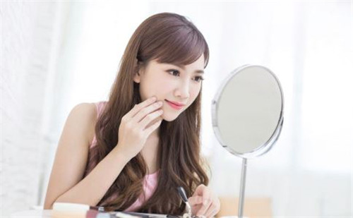 嘴巴一圈发黑发紫怎么可以改善,嘴巴一圈暗黄发黑怎么改善