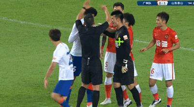 中超再现争议判罚视频,中超新赛季山东鲁能费莱尼