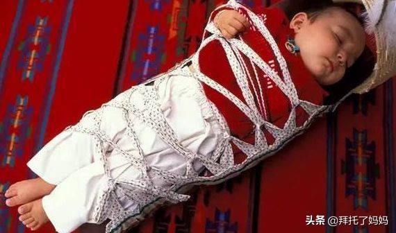 宝宝腿部弯曲不正常图片,宝宝腿畸形是因为什么