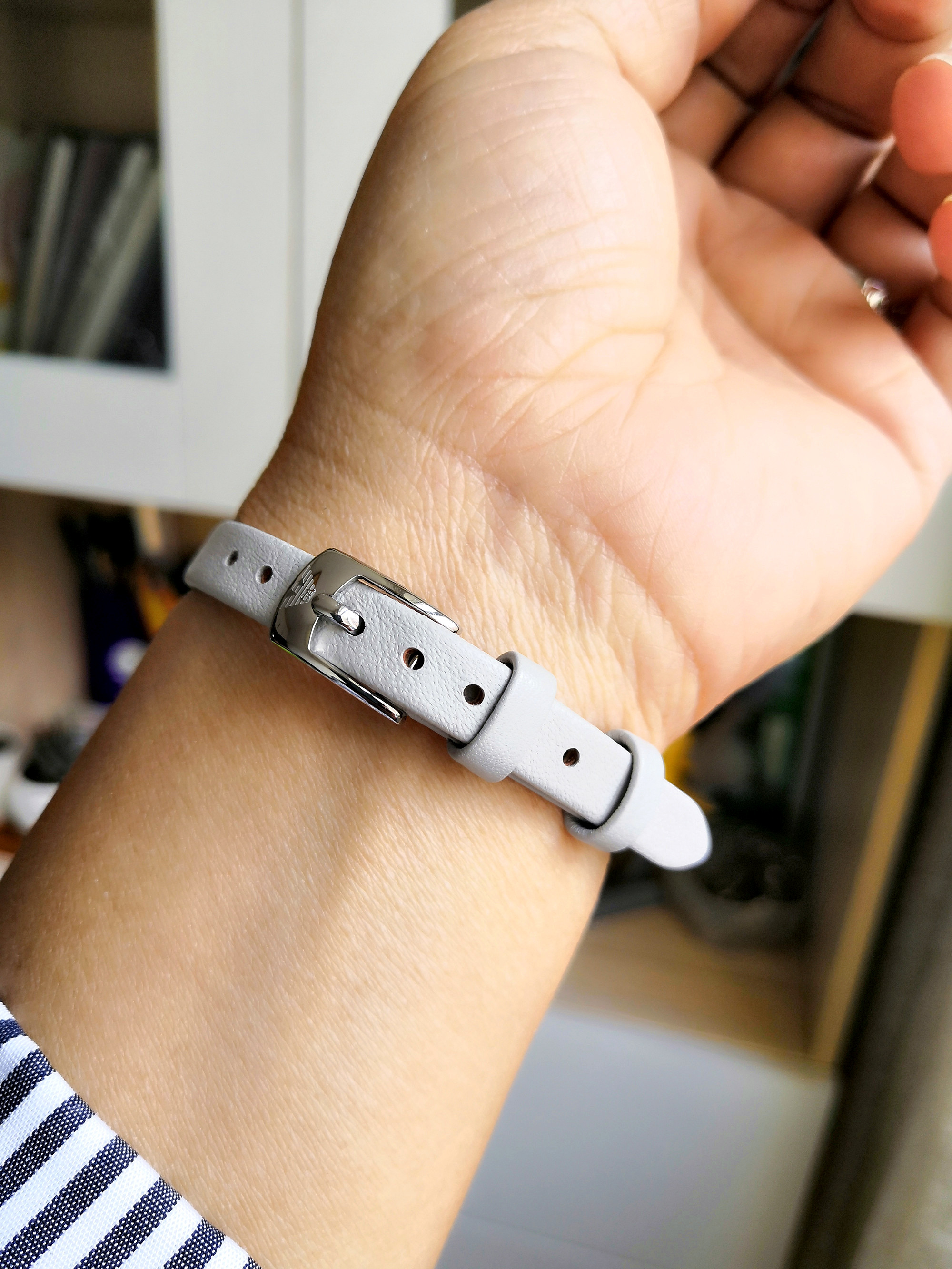 阿玛尼满天星女手表怎么使用,阿玛尼满天星镶钻石英女表28mm