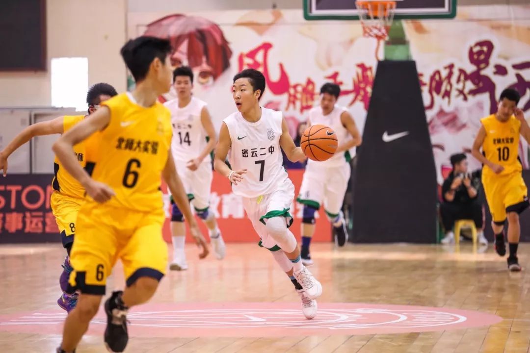 新·十六强齐亮相高中赛场见*力暴**隔扣丨18-19耐克高中联赛