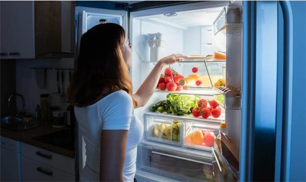 为什么熬好的肉汤在冰箱里是好的，拿出来一加热，立刻变馊了？