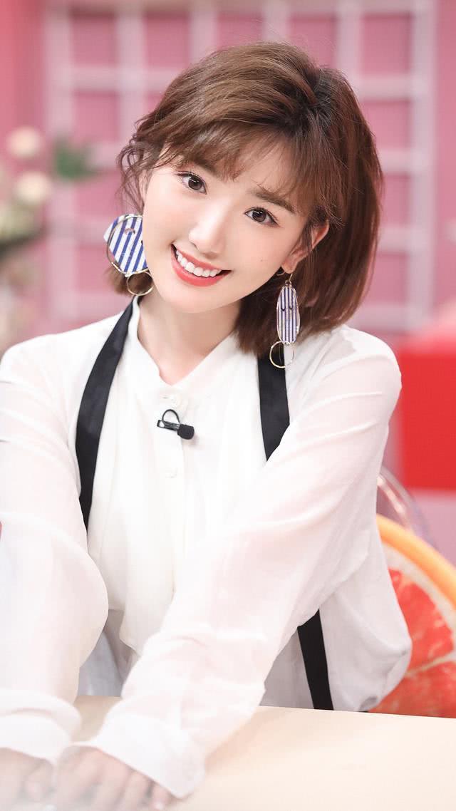 圆脸女生适合的发型有以下几种,适合圆脸女生的流行发型推荐