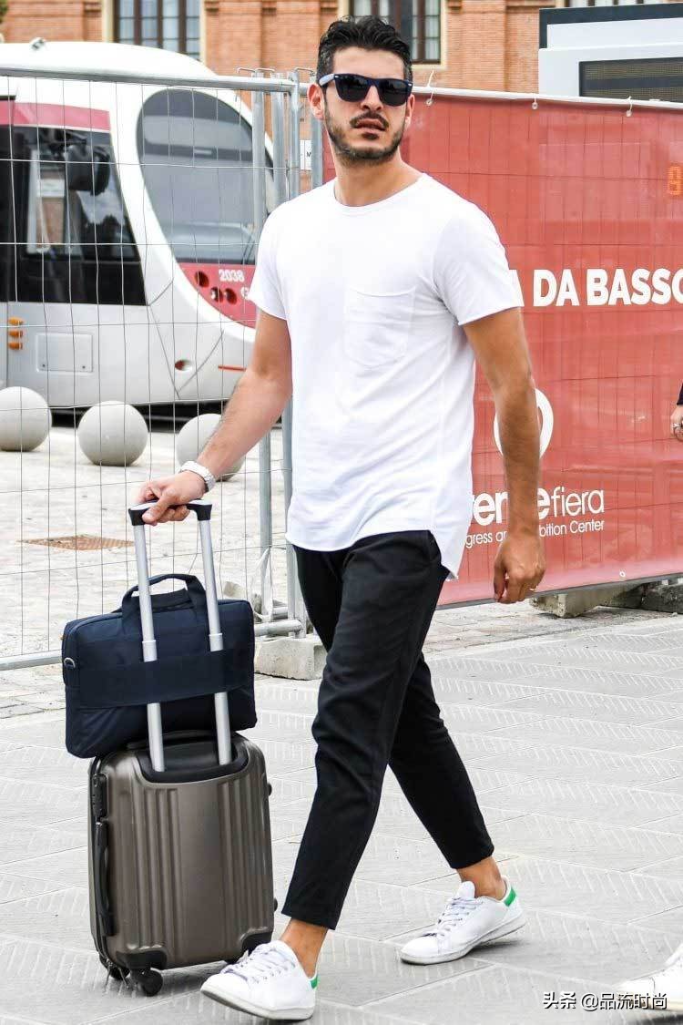 阿迪达斯最值得入手的哪款鞋 (阿迪达斯鞋前些年火的哪款鞋)