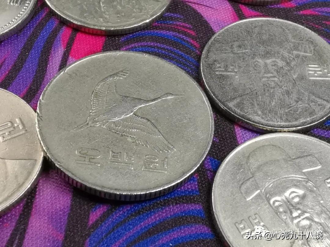 晚风还新,时光未老,每一枚硬币都是来过的见证,致敬逝去的岁月