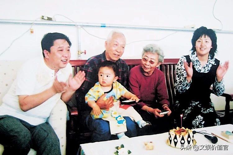 于谦哪年拍的老师好 (老师好于谦为什么有强大的人缘)