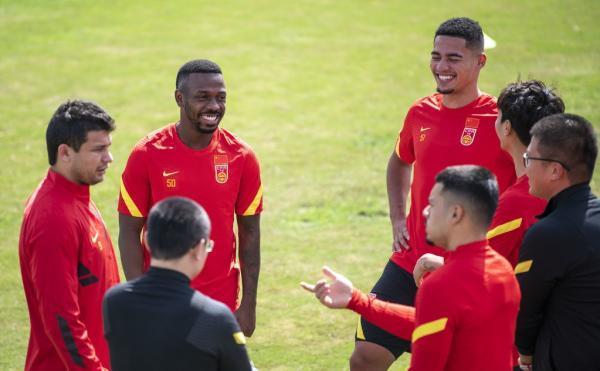 中国足协限薪令1000万降至多少,足协2次限薪令原来合同是否执行